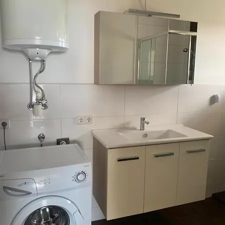 Mares アパート ロバニスカ