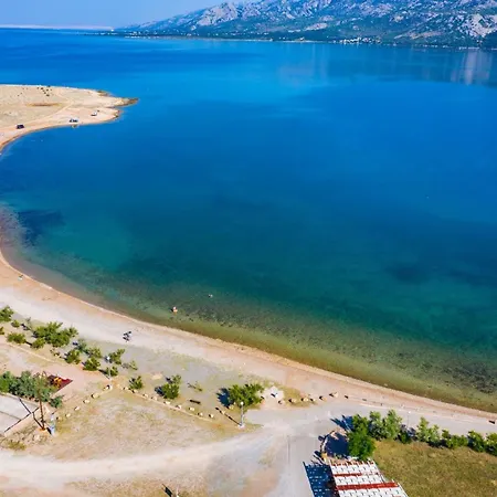 アパート Mares ロバニスカ